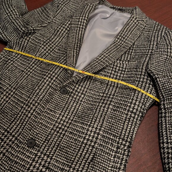 Elegant Viggo Glen Plaid Topcoat – Size 40 REG - Picture 10 of 13